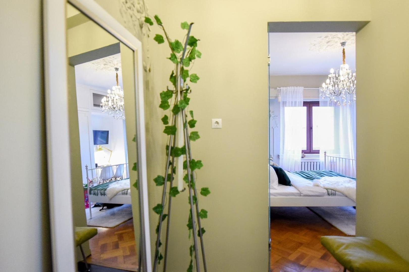 Cozy Studio Overlooking The Old Town Бухарест Экстерьер фото