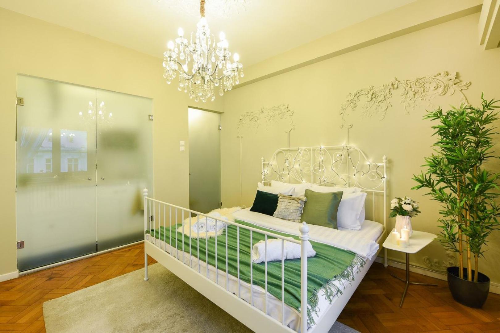 Cozy Studio Overlooking The Old Town Бухарест Экстерьер фото